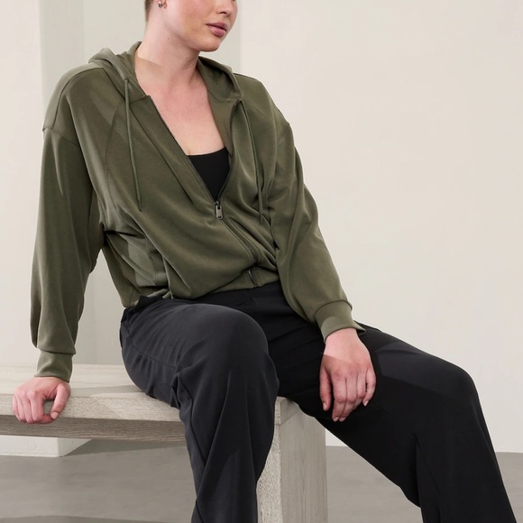 NWT Athleta Seasoft Bubble Hem Full Zip Army Green Jacket Size Small - Picture 3 of 11